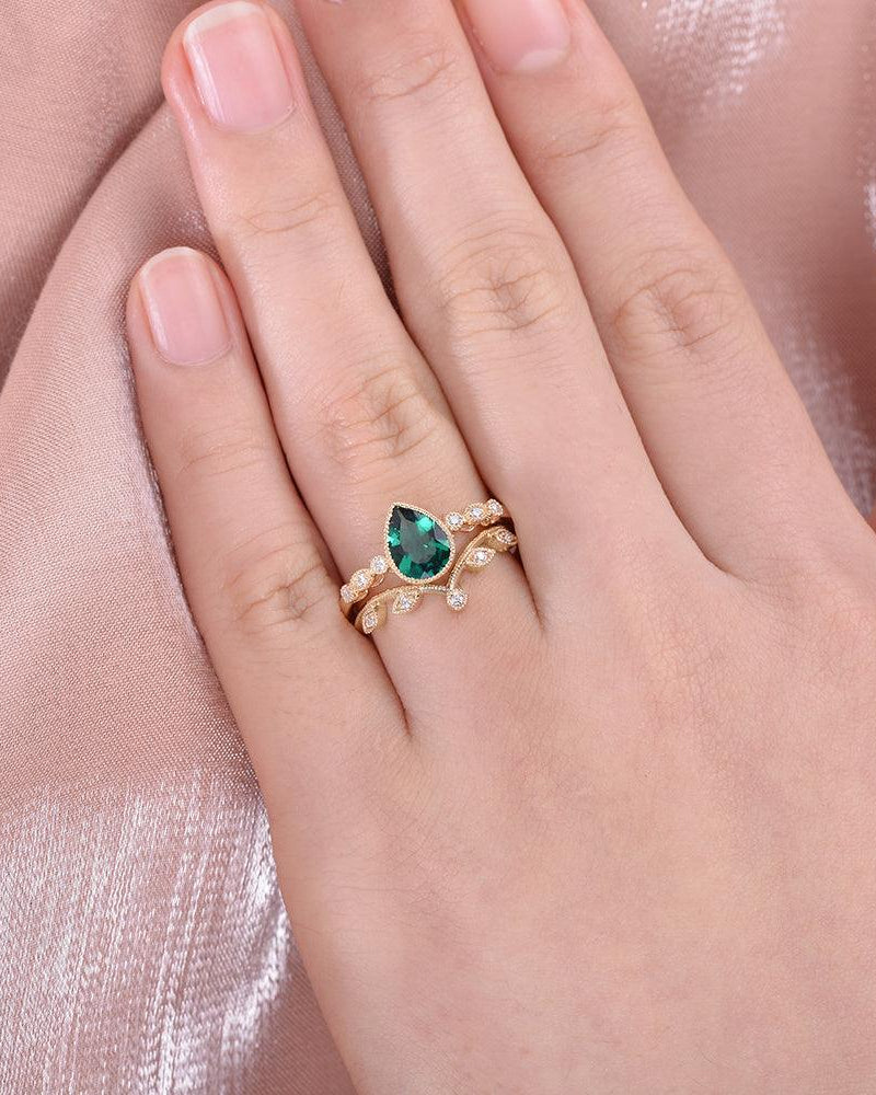 Pear Shaped Lab Emerald Yellow Gold Ring Set 2pcs - Felicegals 丨Wedding ring 丨Fashion ring 丨Diamond ring 丨Gemstone ring--Felicegals