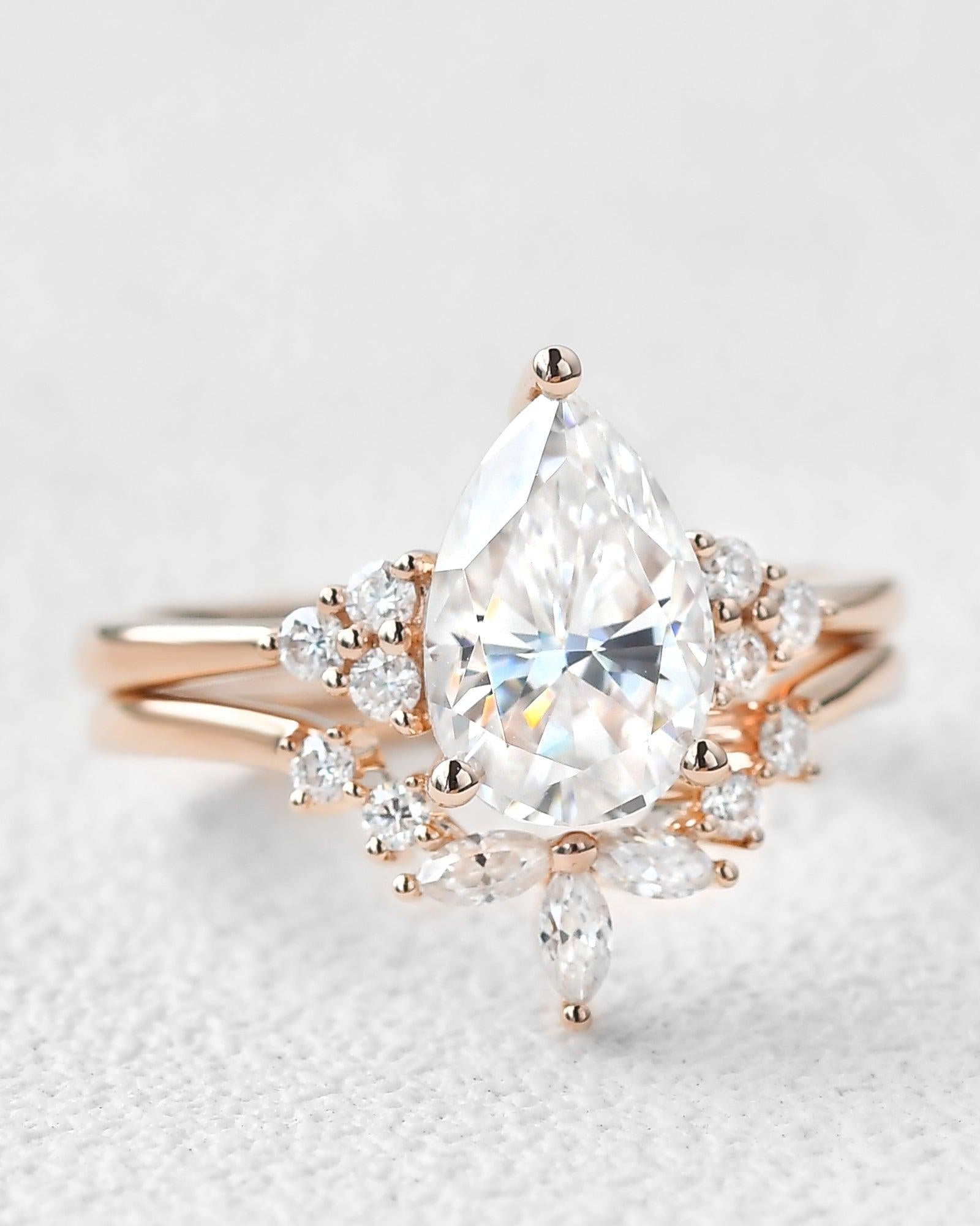 2.0ct Pear Shaped Moissanite Rose Gold Ring Set 2pcs - Felicegals 丨Wedding ring 丨Fashion ring 丨Diamond ring 丨Gemstone ring