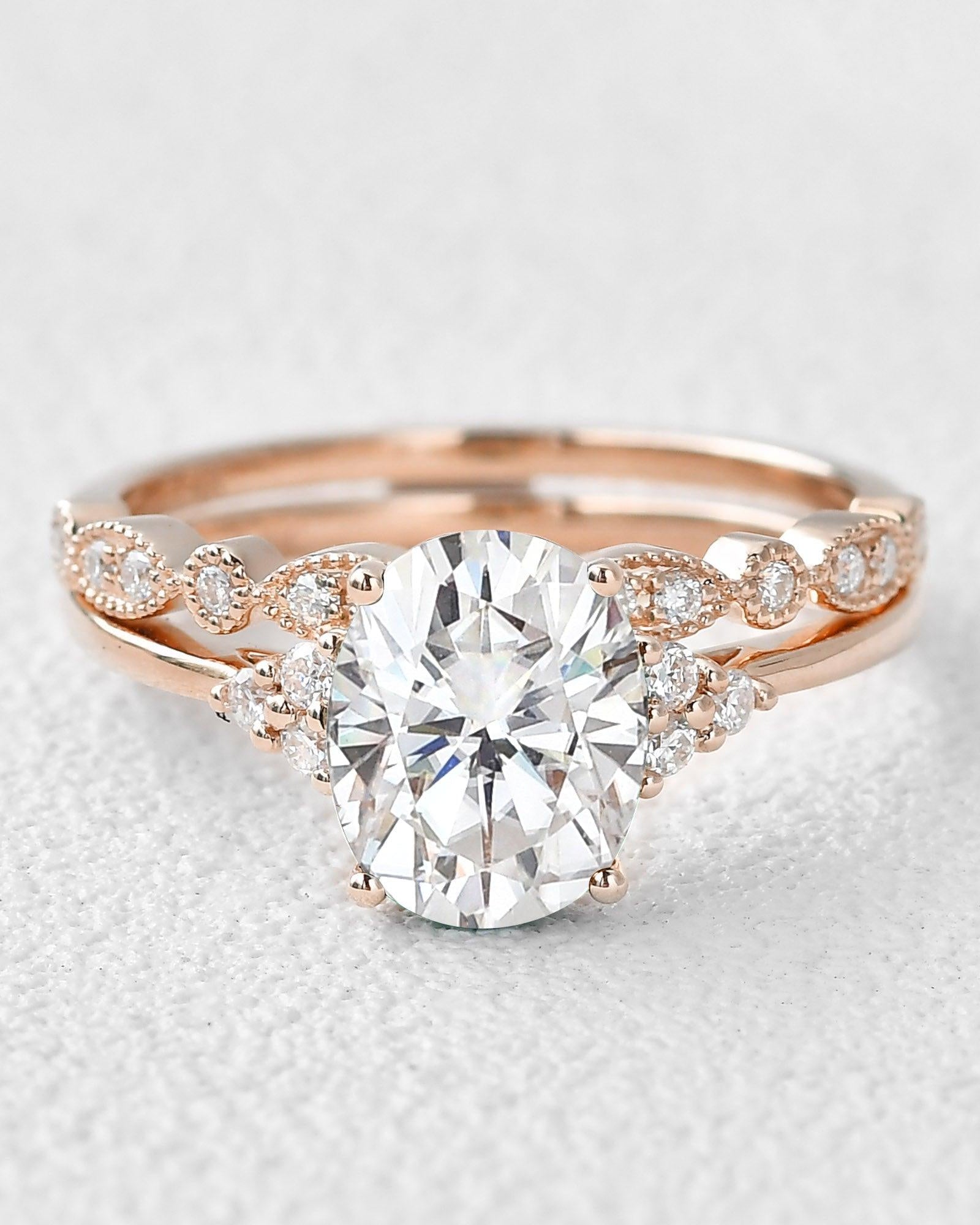 2.0ct Oval Cut Moissanite Vintage Cluster Ring Set 2pcs - Felicegals 丨Wedding ring 丨Fashion ring 丨Diamond ring 丨Gemstone ring