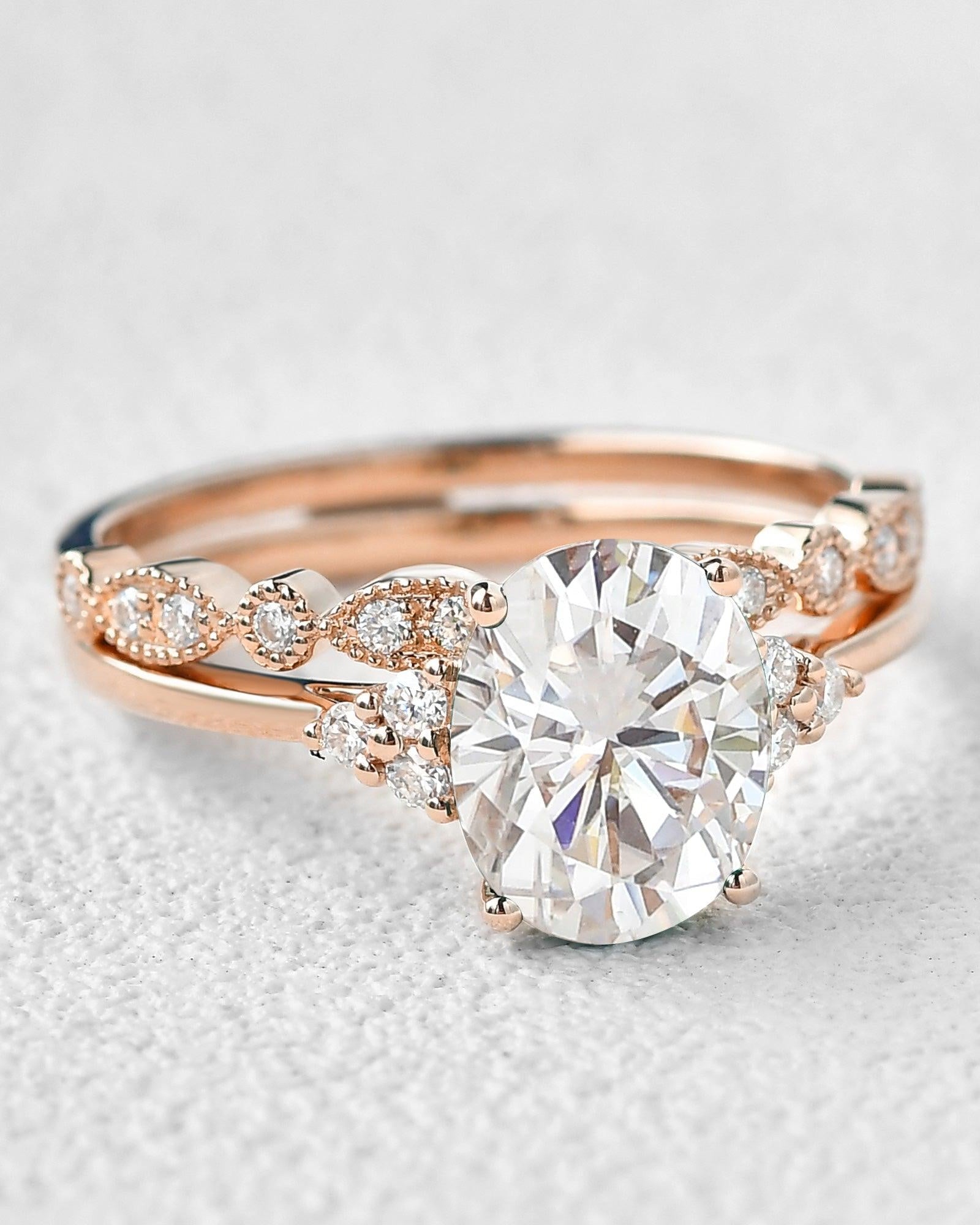 2.0ct Oval Cut Moissanite Vintage Cluster Ring Set 2pcs - Felicegals 丨Wedding ring 丨Fashion ring 丨Diamond ring 丨Gemstone ring