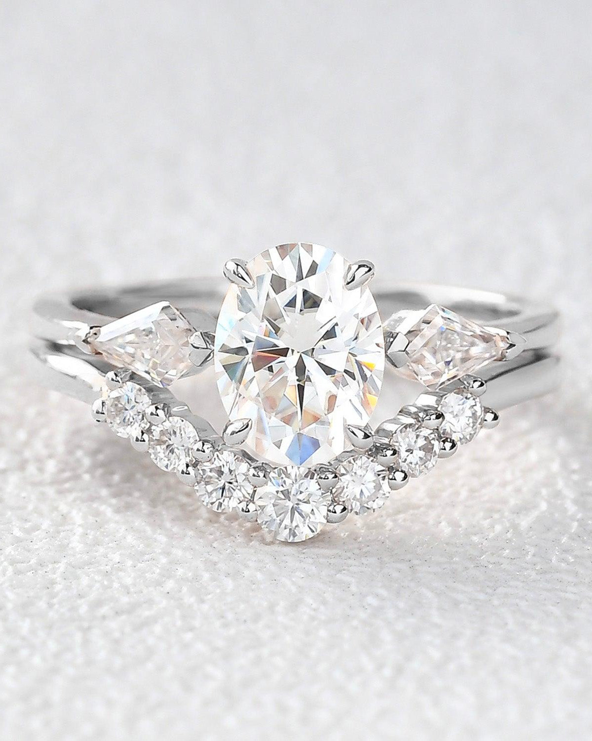 Oval Moss Agate Three Stone Engagement Ring Set 2pcs - Felicegals 丨Wedding ring 丨Fashion ring 丨Diamond ring 丨Gemstone ring