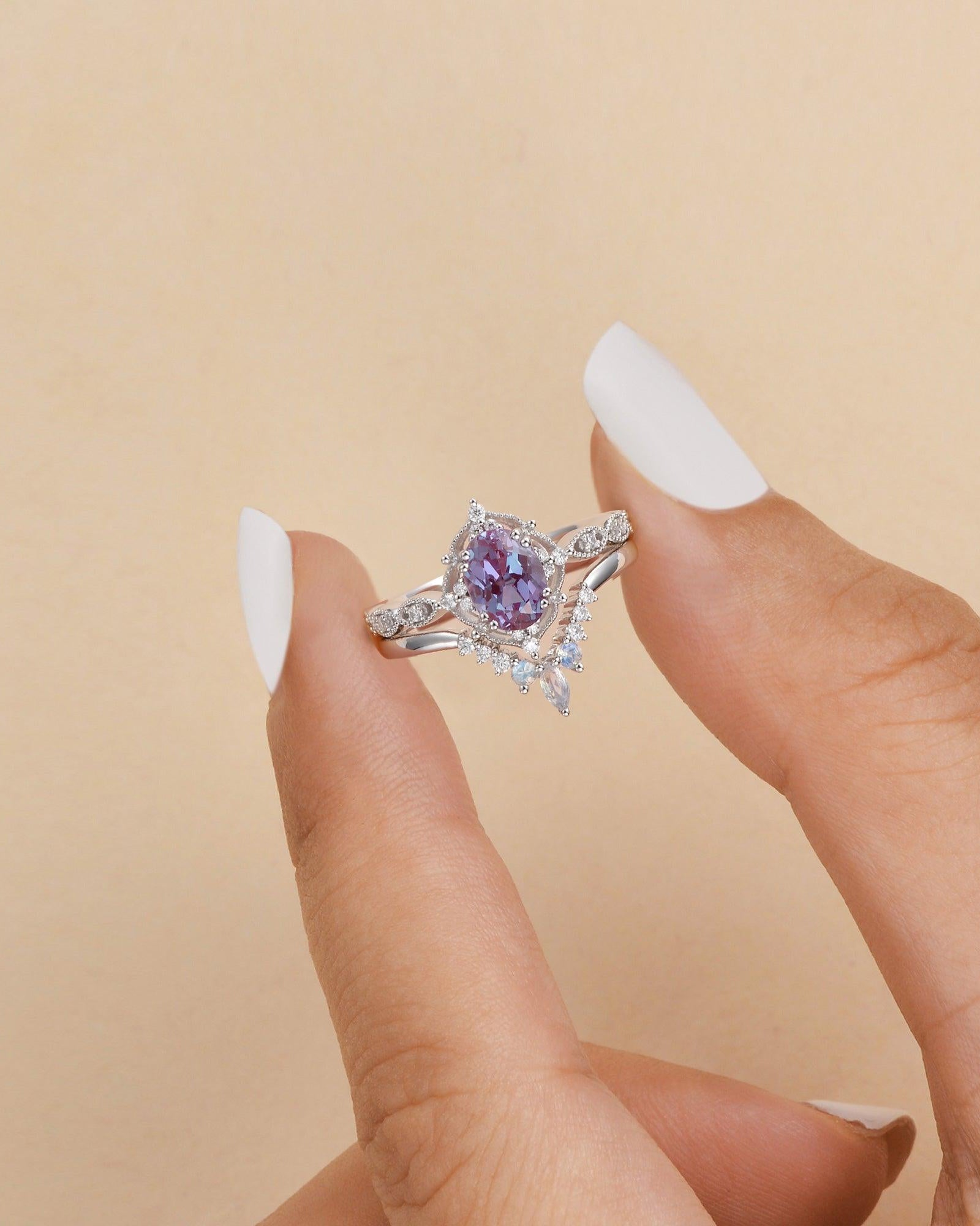 1.5ct Alexandrite Signature Vintage Luna Ring Set 2pcs - Felicegals 丨Wedding ring 丨Fashion ring 丨Diamond ring 丨Gemstone ring