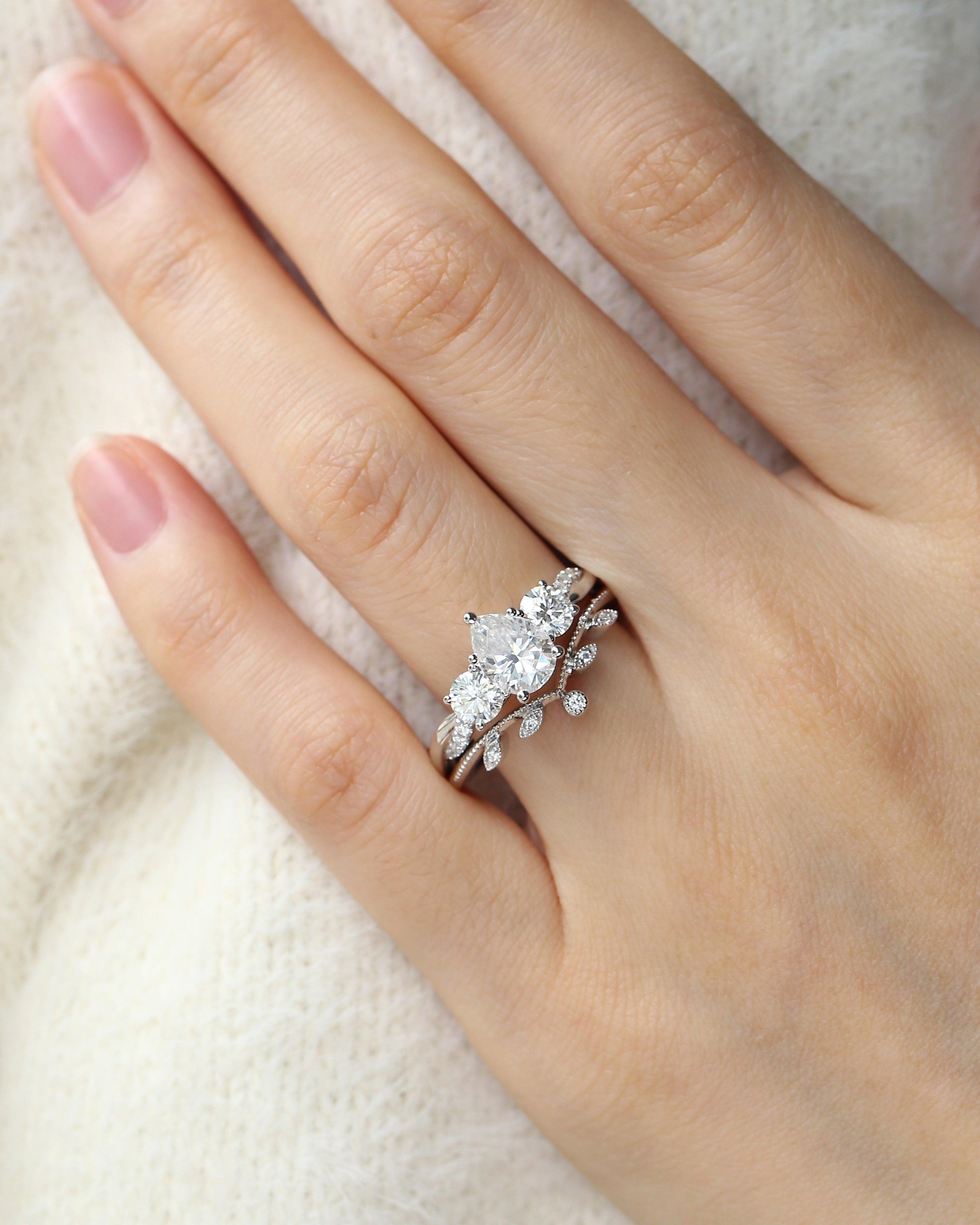 1.2ct Pear Moissanite Three-stone Leafy Ring Set 2pcs - Felicegals 丨Wedding ring 丨Fashion ring 丨Diamond ring 丨Gemstone ring