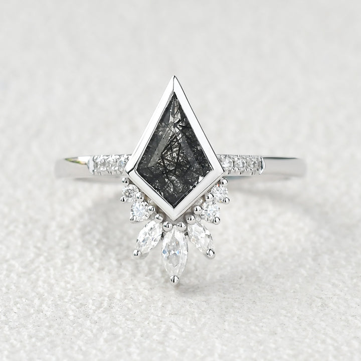 GLAMIRA - Engagement rings Fibrizia and Alabate with their unusual