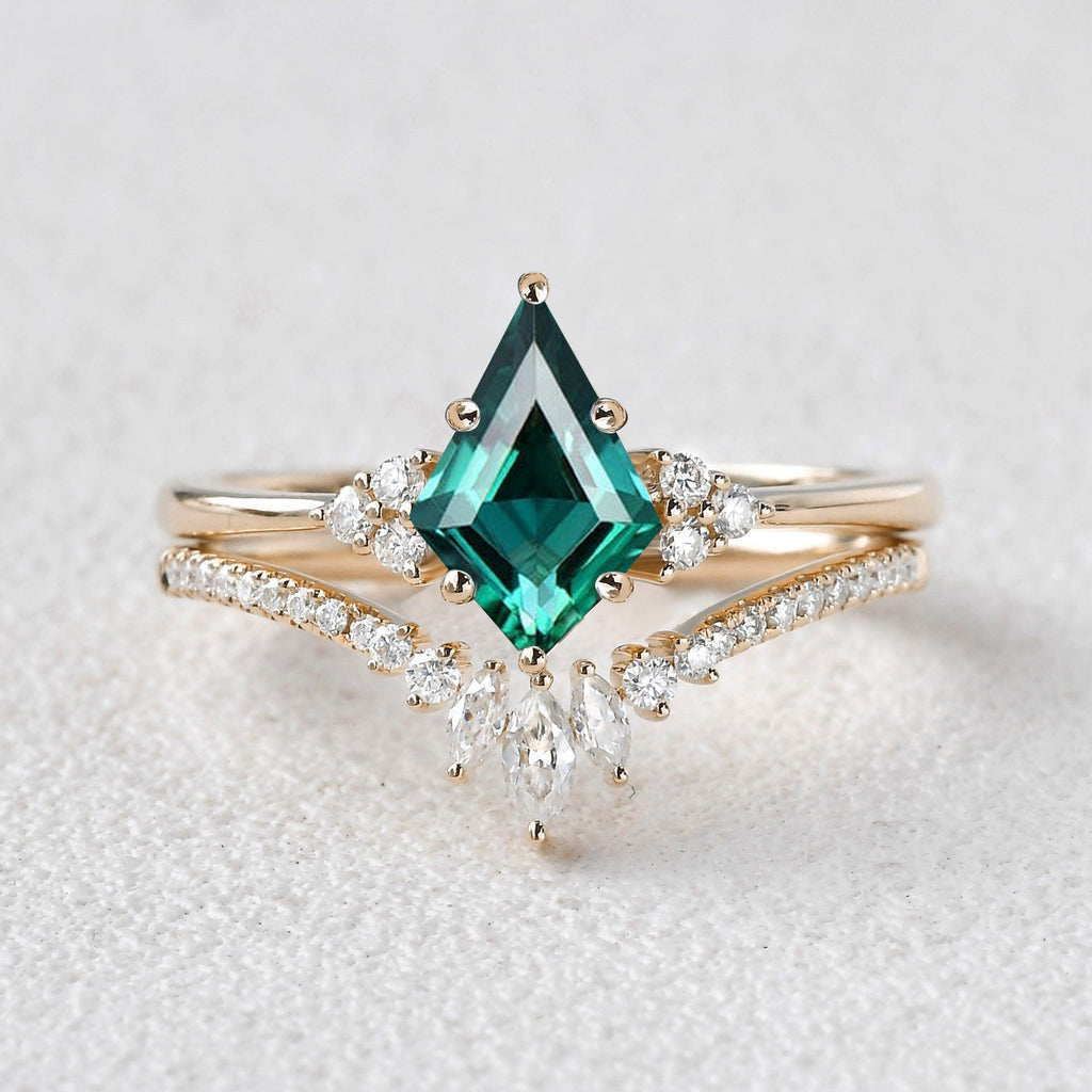 Shop Green Moss Agate Kite Cut Unique Engagement Ring Now – Felicegals