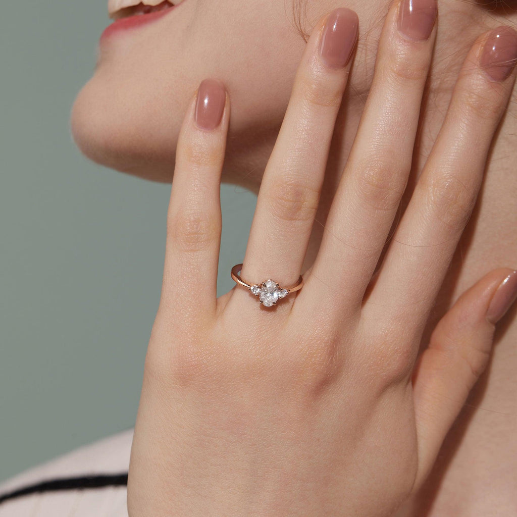 1.0ct Oval Moissanite Classic Three-stone Ring - Felicegals 丨Wedding ring 丨Fashion ring 丨Diamond ring 丨Gemstone ring
