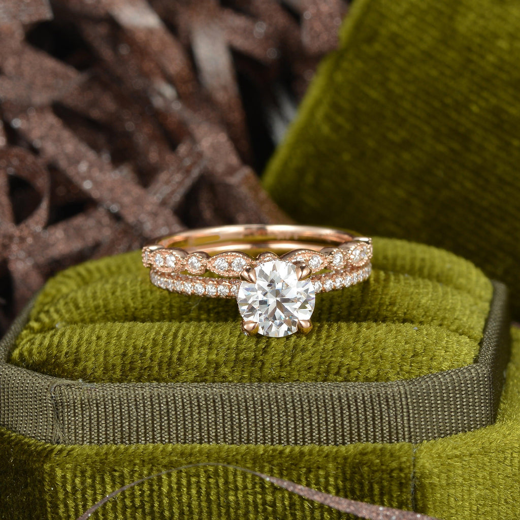 Classic 4 Prongs Moissanite Ring Set 2pcs - Felicegals 丨Wedding ring 丨Fashion ring 丨Diamond ring 丨Gemstone ring--Felicegals