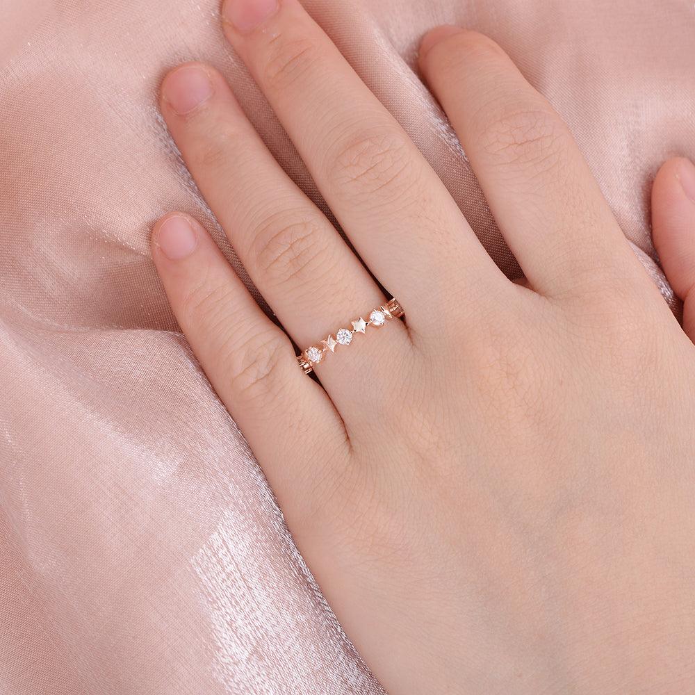 Moissanite Star Inspied Cluster Rose Gold Band - Felicegals 丨Wedding ring 丨Fashion ring 丨Diamond ring 丨Gemstone ring--Felicegals 丨Wedding ring 丨Fashion ring 丨Diamond ring 丨Gemstone ring