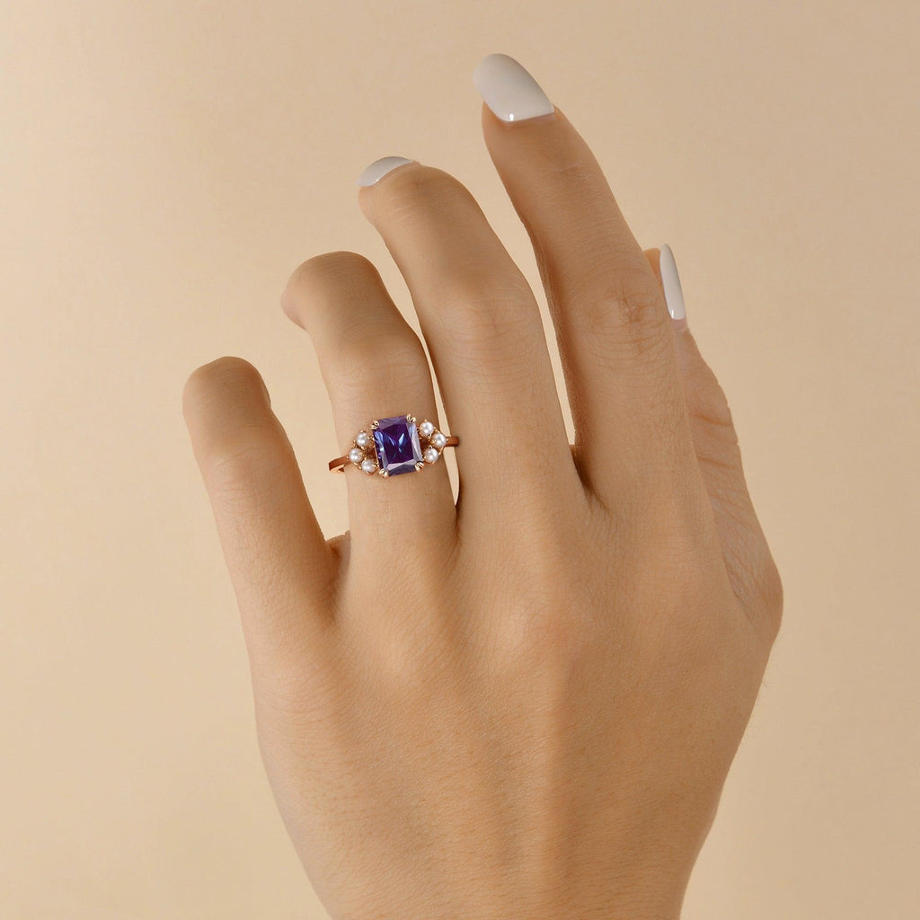 2.0ct Radiant Cut Alexandrite Vintage Cluster Ring - Felicegals 丨Wedding ring 丨Fashion ring 丨Diamond ring 丨Gemstone ring