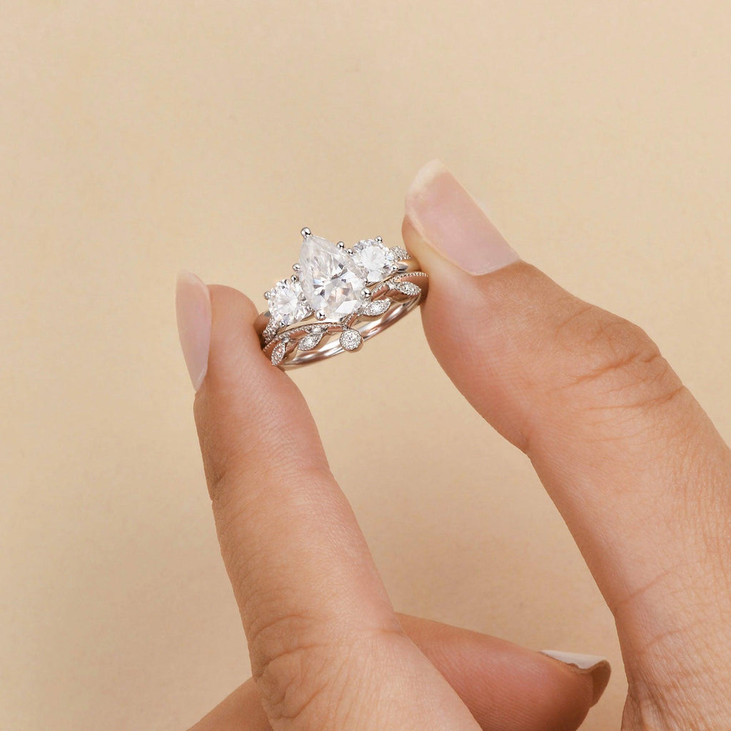 1.2ct Pear Moissanite Three-stone Leafy Ring Set 2pcs - Felicegals 丨Wedding ring 丨Fashion ring 丨Diamond ring 丨Gemstone ring