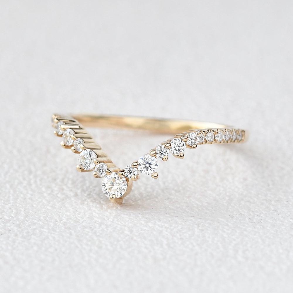 Moissanite Vintage Inspired Curved Yellow Gold Band - Felicegals 丨Wedding ring 丨Fashion ring 丨Diamond ring 丨Gemstone ring--Felicegals 丨Wedding ring 丨Fashion ring 丨Diamond ring 丨Gemstone ring