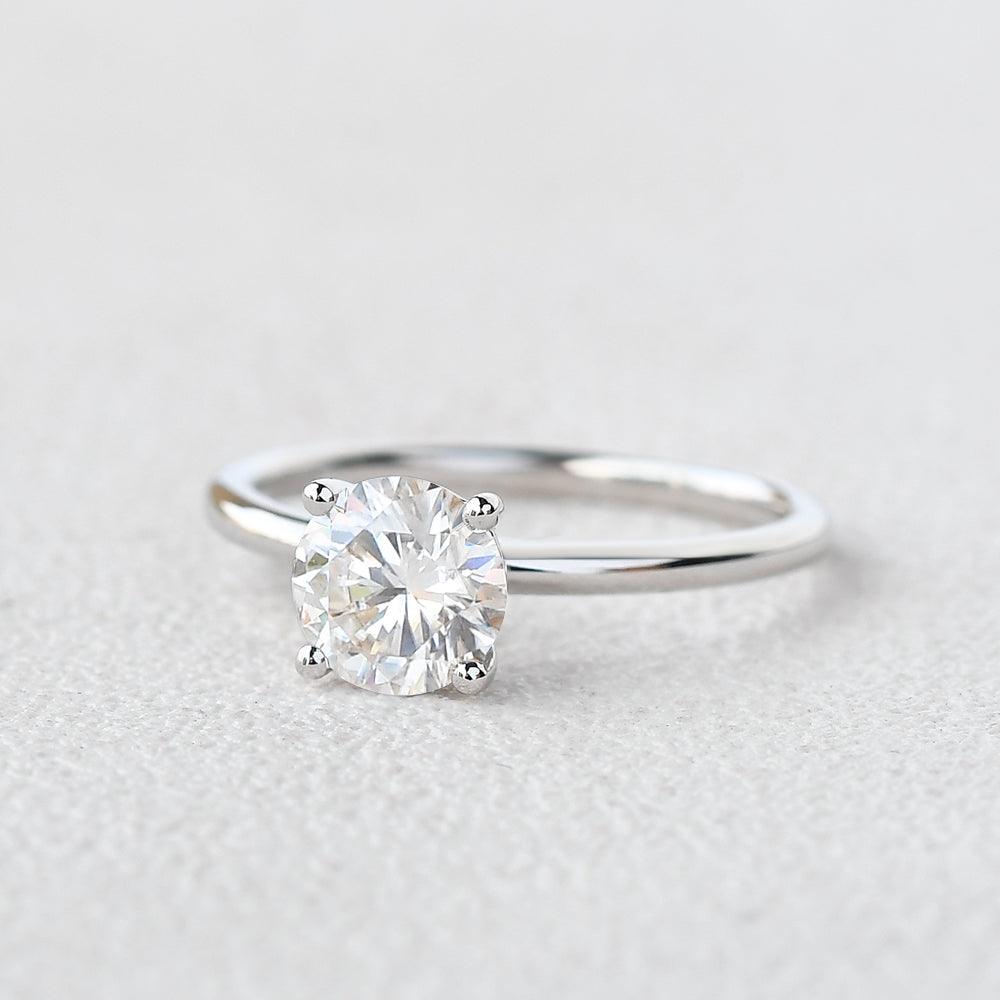 Minimalist Moissanite Solitaire White Gold Ring - Felicegals 丨Wedding ring 丨Fashion ring 丨Diamond ring 丨Gemstone ring--Felicegals 丨Wedding ring 丨Fashion ring 丨Diamond ring 丨Gemstone ring