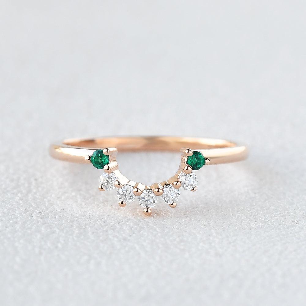 Round Cut Emerald & Moissanite Curved Band Ring - Felicegals 丨Wedding ring 丨Fashion ring 丨Diamond ring 丨Gemstone ring--Felicegals