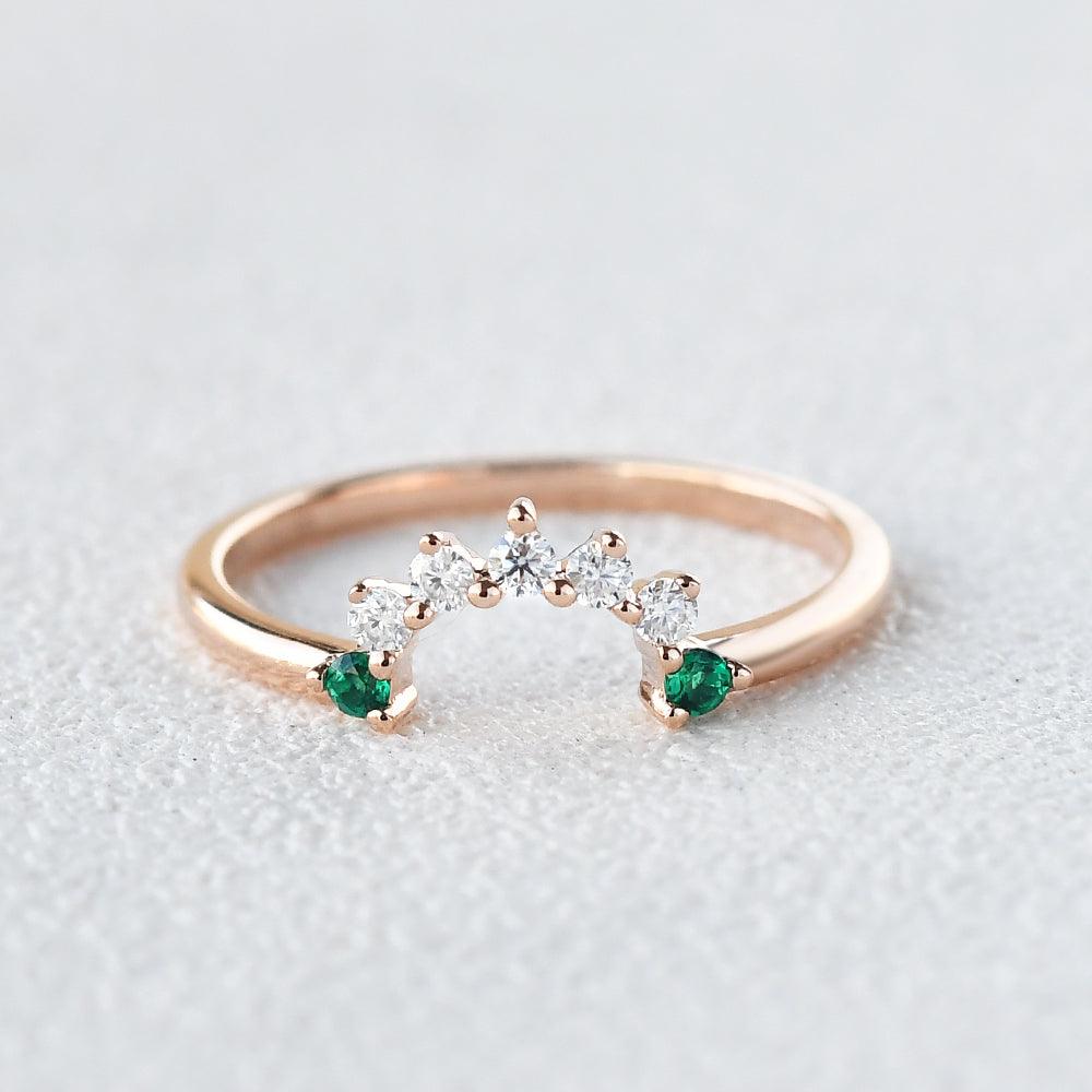 Round Cut Emerald & Moissanite Curved Band Ring - Felicegals 丨Wedding ring 丨Fashion ring 丨Diamond ring 丨Gemstone ring--Felicegals