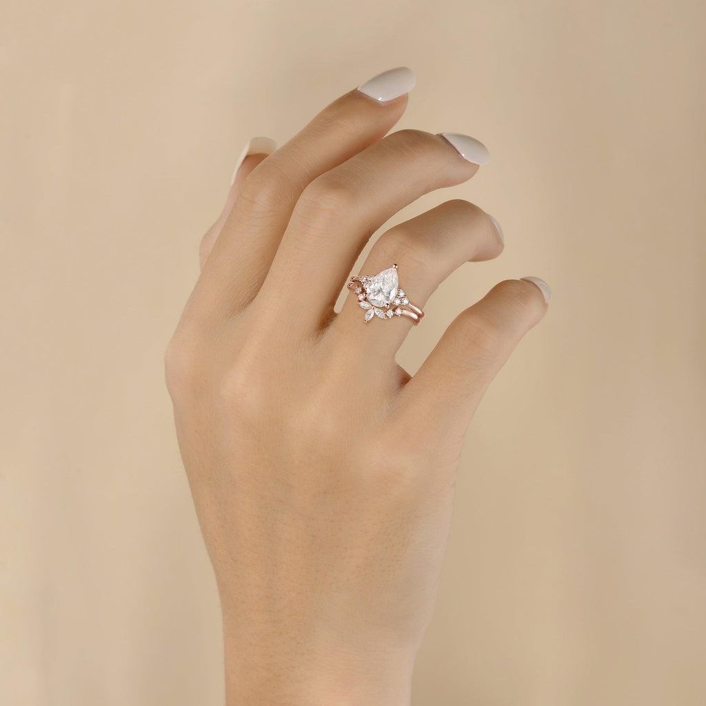 2.0ct Pear Shaped Moissanite Rose Gold Ring Set 2pcs - Felicegals 丨Wedding ring 丨Fashion ring 丨Diamond ring 丨Gemstone ring