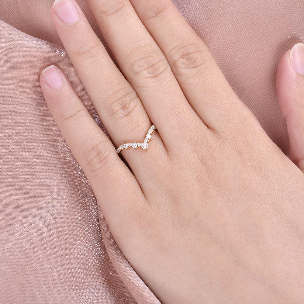Moissanite Vintage Inspired Curved Yellow Gold Band - Felicegals 丨Wedding ring 丨Fashion ring 丨Diamond ring 丨Gemstone ring--Felicegals 丨Wedding ring 丨Fashion ring 丨Diamond ring 丨Gemstone ring