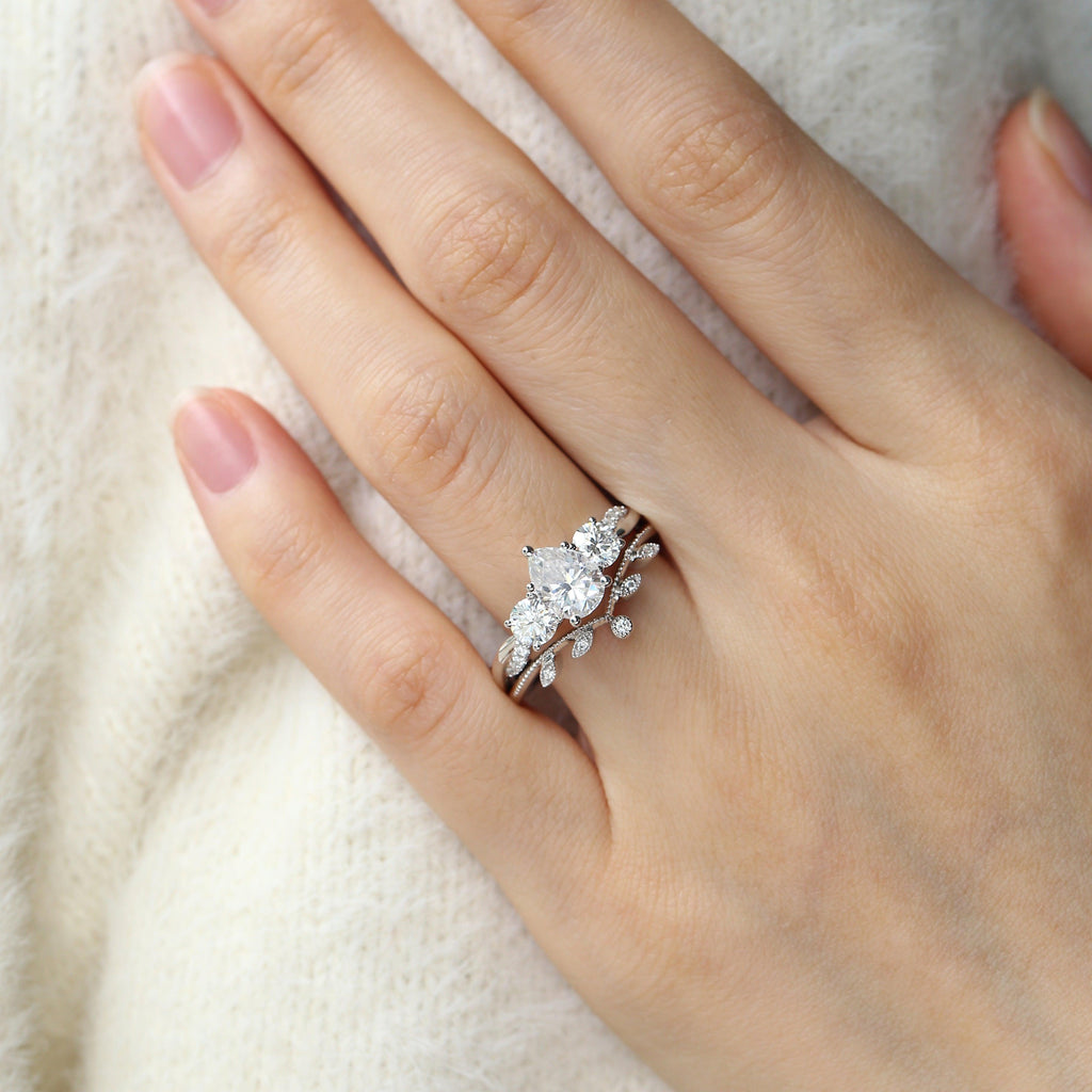 1.2ct Pear Moissanite Three-stone Leafy Ring Set 2pcs - Felicegals 丨Wedding ring 丨Fashion ring 丨Diamond ring 丨Gemstone ring